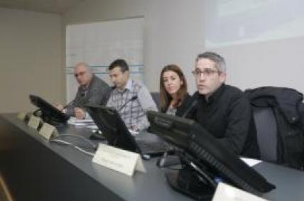 A presidenta do Instituto Galego de Consumo, Sol Vázquez, abriu unha xornada na que se presentou o simulador eléctrico do IGC