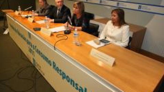 Nava Castro no acto de entrega dos 27 premios relacionados coa VI edición dos galardóns sobre ‘Consumo Responsable’