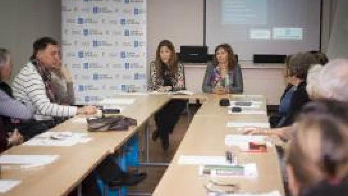 A directora xeral de Comercio, sol Vázquez Abeal, na xuntanza