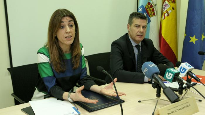 A directora xeral de Comercio e Consumo, Sol Vázquez Abeal, e o presidente do Consello Galego de Colexios de Economistas, Miguel