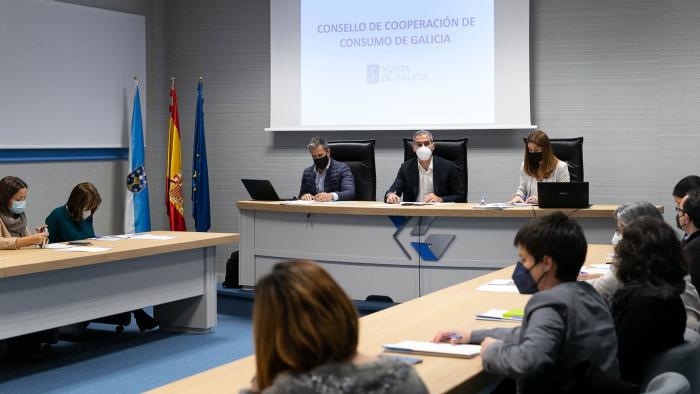 O director xeral de Comercio e Consumo, Manuel Heredia na constitución do Consello  de Cooperación de Consumo de Galicia