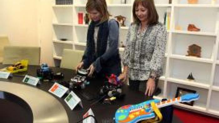 A presidenta do IGC, Nava Castro, acompañada pola xerente do Instituto, fixo balance da campaña "Infonadal"