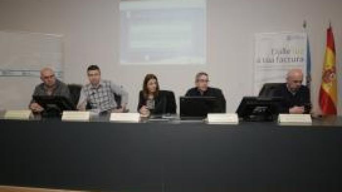 A presidenta do Instituto Galego de Consumo, Sol Vázquez, abriu unha xornada na que se presentou o simulador eléctrico do IGC