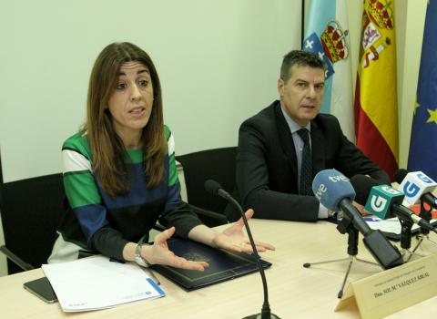 A directora xeral de Comercio e Consumo, Sol Vázquez Abeal, e o presidente do Consello Galego de Colexios de Economistas, Miguel